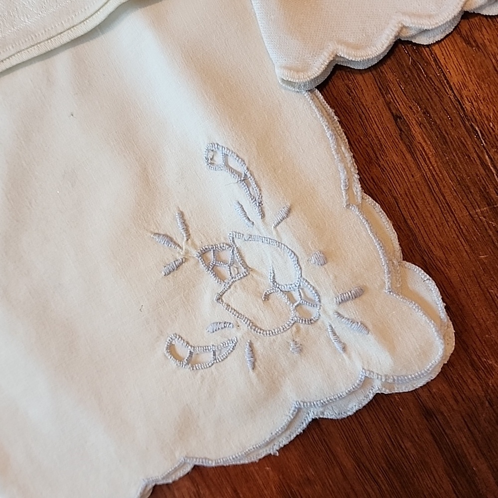 Table linens - Picture 2 of 4